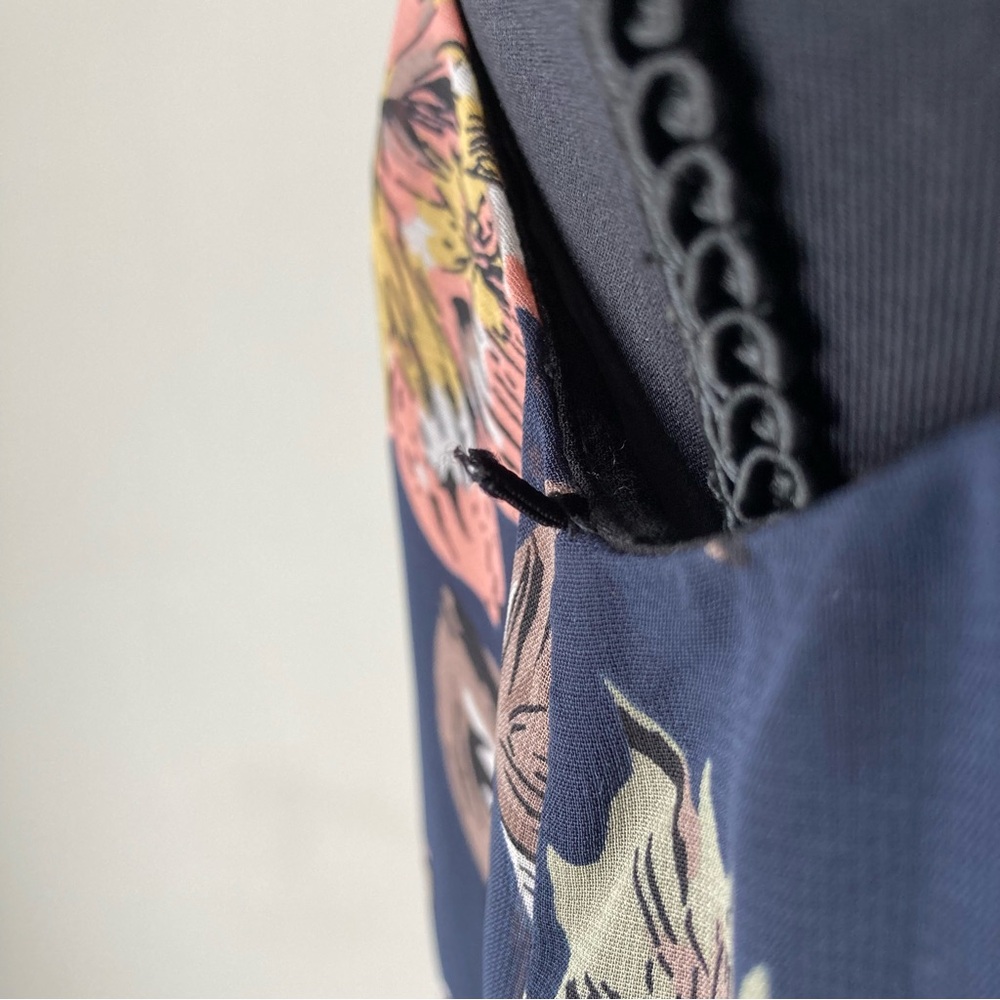 Astr The Label Long Line Tunic Halter Flowy‎ Blouse Floral Navy Blue Size XS - Picture 9 of 9
